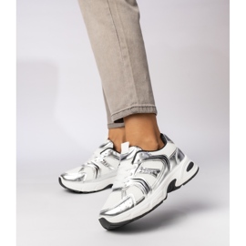 Zapatillas de zapatilla de plata en la plataforma 3