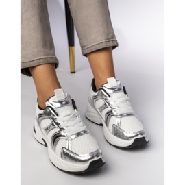 Zapatillas de zapatilla de plata en la plataforma 2