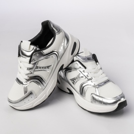 Zapatillas de zapatilla de plata en la plataforma 4