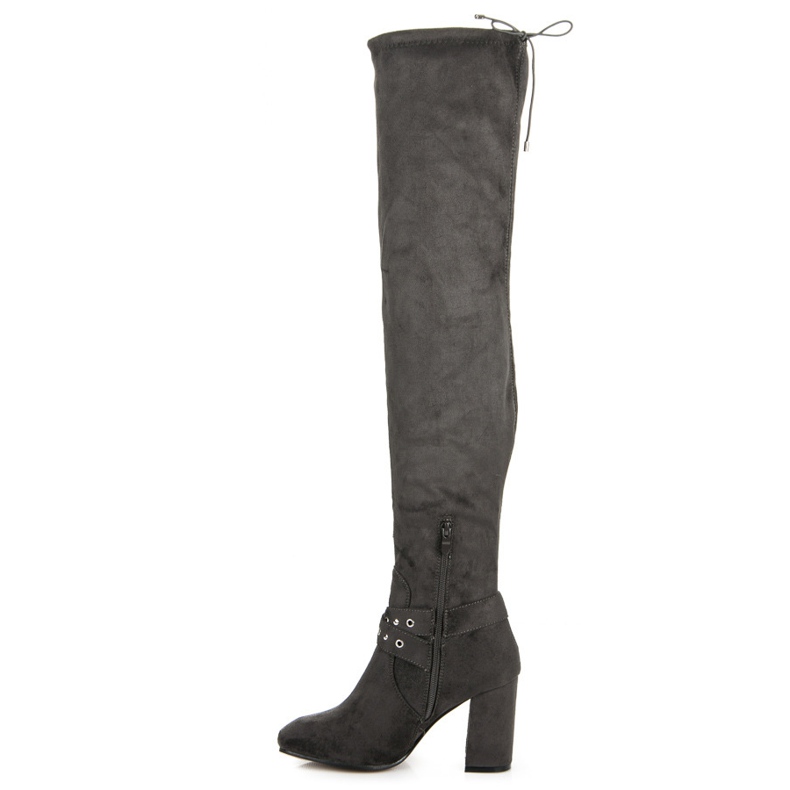 Erynn Botas mosqueteras con hebilla decorativa gris 1 Erynn Botas mosqueteras con hebilla decorativa gris 1