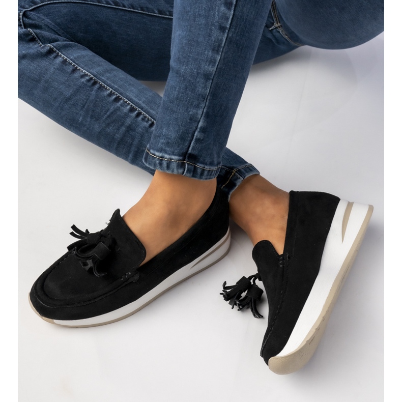 Mocasines negros para mujeres con flecos 1