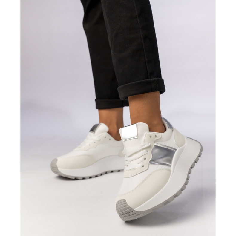 Zapatillas deportivas femeninas insertos metálicos blancos 1