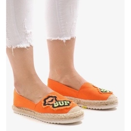Botas caladas beige de mujer con tacón bajo 2
