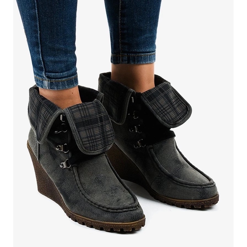 Sandalias mujer cómodas con cuña en piel y decoración elegante beige 2