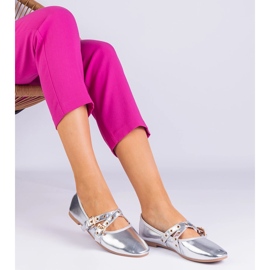 Ballerinas metálicas de plata hechas de eco -ulather decorado con hebillas 3