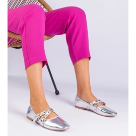 Ballerinas metálicas de plata hechas de eco -ulather decorado con hebillas 1