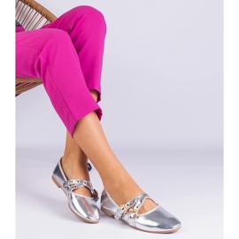 Ballerinas metálicas de plata hechas de eco -ulather decorado con hebillas 2