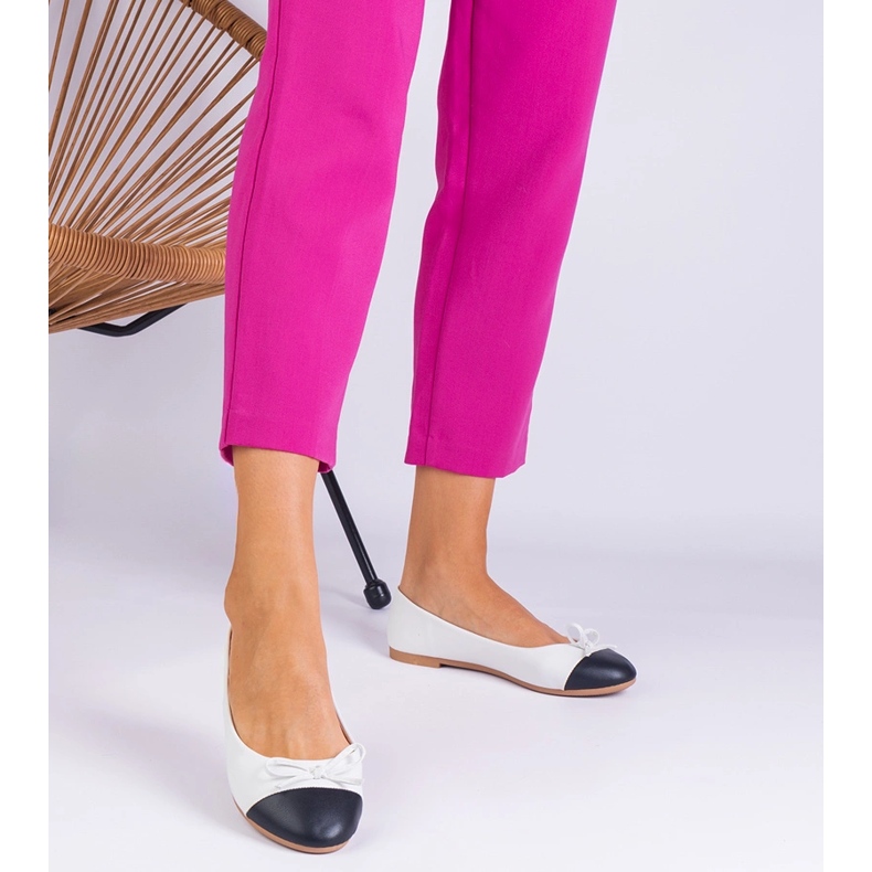 Bailarinas blancas con arco y nariz negra blanco 1