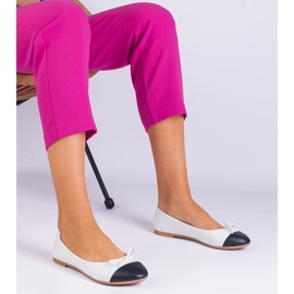 Bailarinas blancas con arco y nariz negra blanco 2 Bailarinas blancas con arco y nariz negra blanco 2