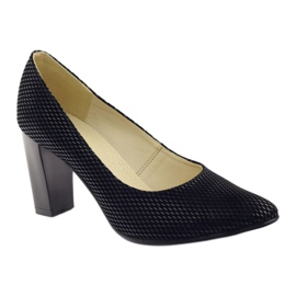 Bombas negras en un bar 138 negro 1 Bombas negras en un bar 138 negro 1