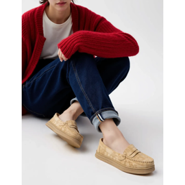 Mocasines de gamuza beige para mujeres 3