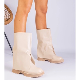 Botas beige con una parte superior doblada 2