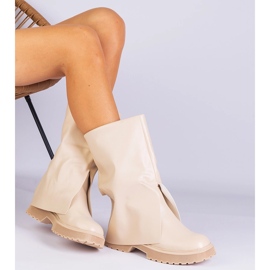 Botas beige con una parte superior doblada 3