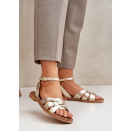 Sandalias de cuero para mujeres con tacones planos Zazoo 3688 Zlotys dorado 2