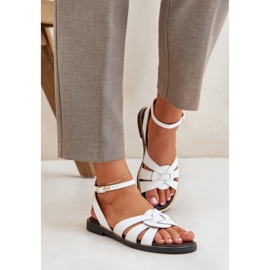 Sandalias de cuero para mujeres con tacones planos Zazoo 3688 White blanco 3