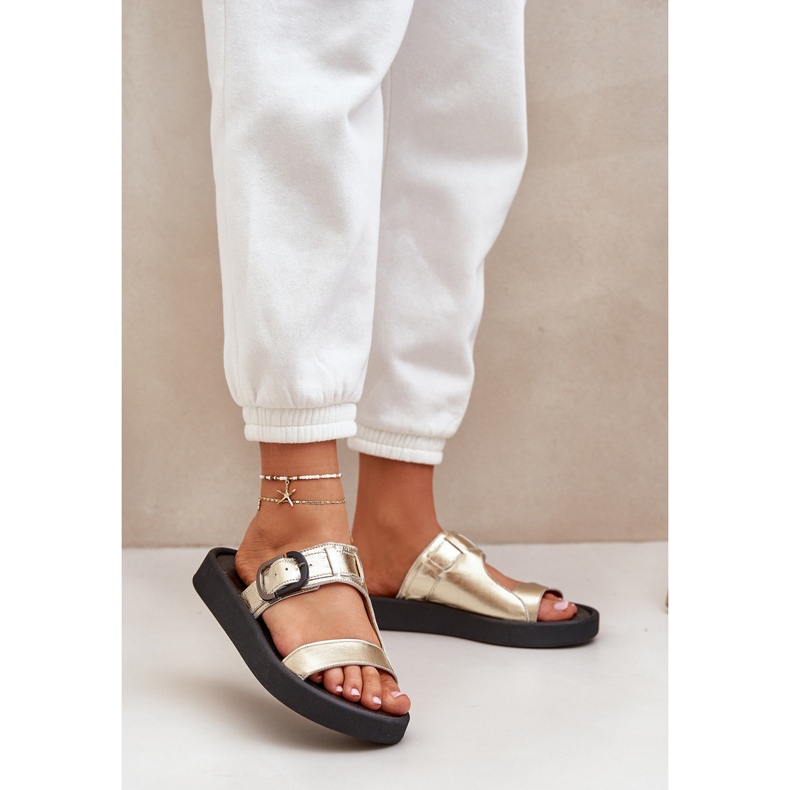 Zapatillas de cuero para mujeres en la plataforma Zazoo 3024 Zloty dorado 2