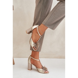 Sandalias de piel con tacón alto y decoración Laura Messi 2758 Oro dorado 4