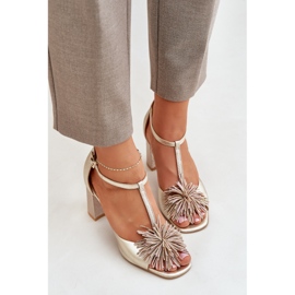 Sandalias de piel con tacón alto y decoración Laura Messi 2758 Oro dorado 7