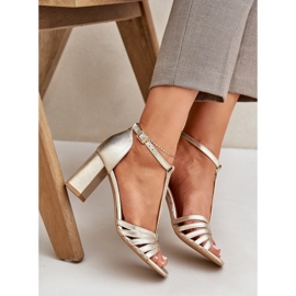 Sandalias de cuero natural en Laura Messi 2766 Zloty Post dorado 9