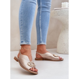 Sandalias de cuero de ceñada plana con la decoración de Laura Messi 2865 Zlotys dorado 2