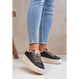 Zapatillas de deporte en una plataforma con cordones decorativos negros 1 Zapatillas de deporte en una plataforma con cordones decorativos negros 1
