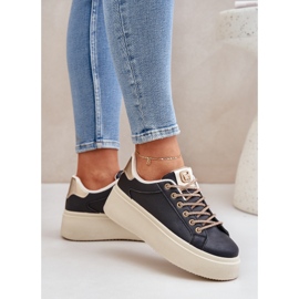 Zapatillas de deporte en una plataforma con cordones decorativos negros 2
