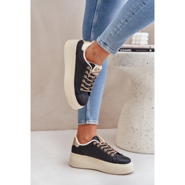 Zapatillas de deporte en una plataforma con cordones decorativos negros 3