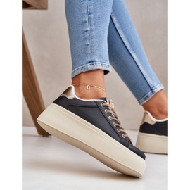 Zapatillas de deporte en una plataforma con cordones decorativos negros 5