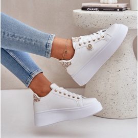 Zapatillas de zapatillas de cuero en una plataforma con un detalle dorado dorado blanco 7