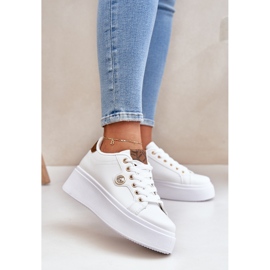 Zapatillas de zapatillas de cuero en una plataforma con un detalle dorado-marrón blanco 2