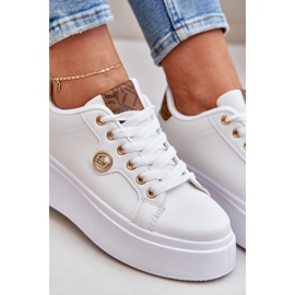 Zapatillas de zapatillas de cuero en una plataforma con un detalle dorado-marrón blanco 9