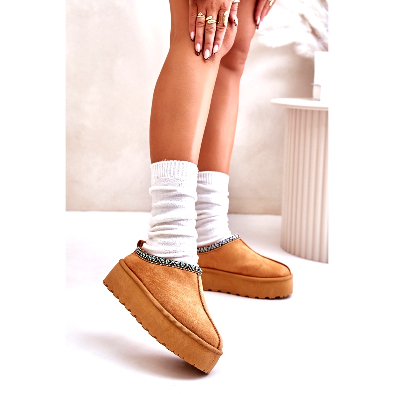 Zapatillas para mujeres en la plataforma con bordados de camello beige 2