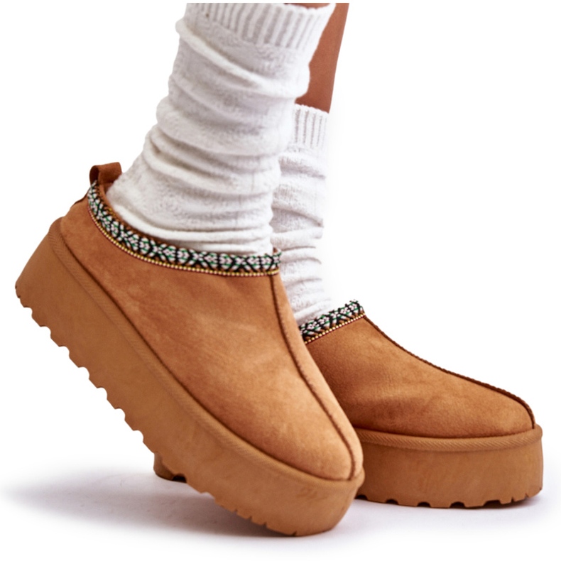 Zapatillas para mujeres en la plataforma con bordados de camello beige 6