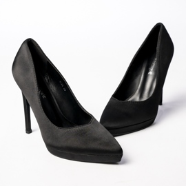 Pins negros de amora de mujeres 1