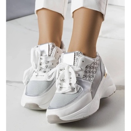 D/GMR Deportivas grises decoradas con el monograma de Lora 2 D/GMR Deportivas grises decoradas con el monograma de Lora 2