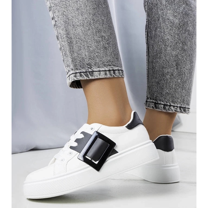 D/GMR Deportivas blancas decoradas con hebilla Toni negra blanco 2 D/GMR Deportivas blancas decoradas con hebilla Toni negra blanco 2