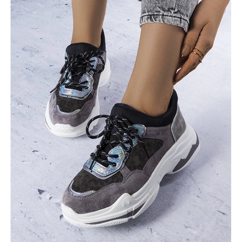 D/GMR Zapatillas deportivas grises decoradas con inserciones de Savard. 2