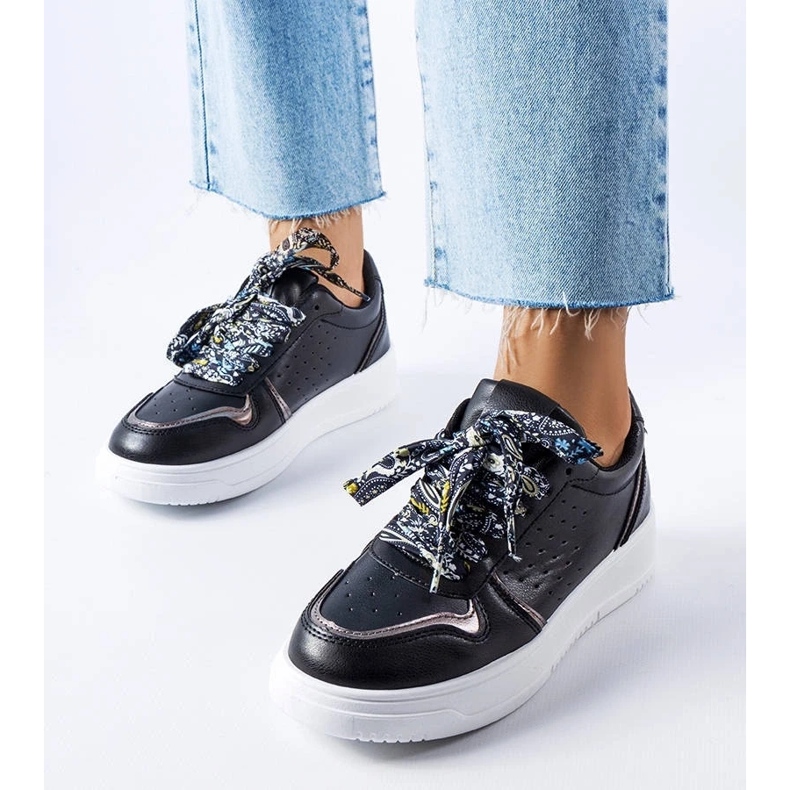 D/GMR Zapatillas negras atadas con una cinta de pryor negro 2 D/GMR Zapatillas negras atadas con una cinta de pryor negro 2