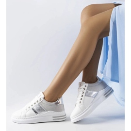 D/GMR Zapatillas blancas con inserciones grises de Deans 2