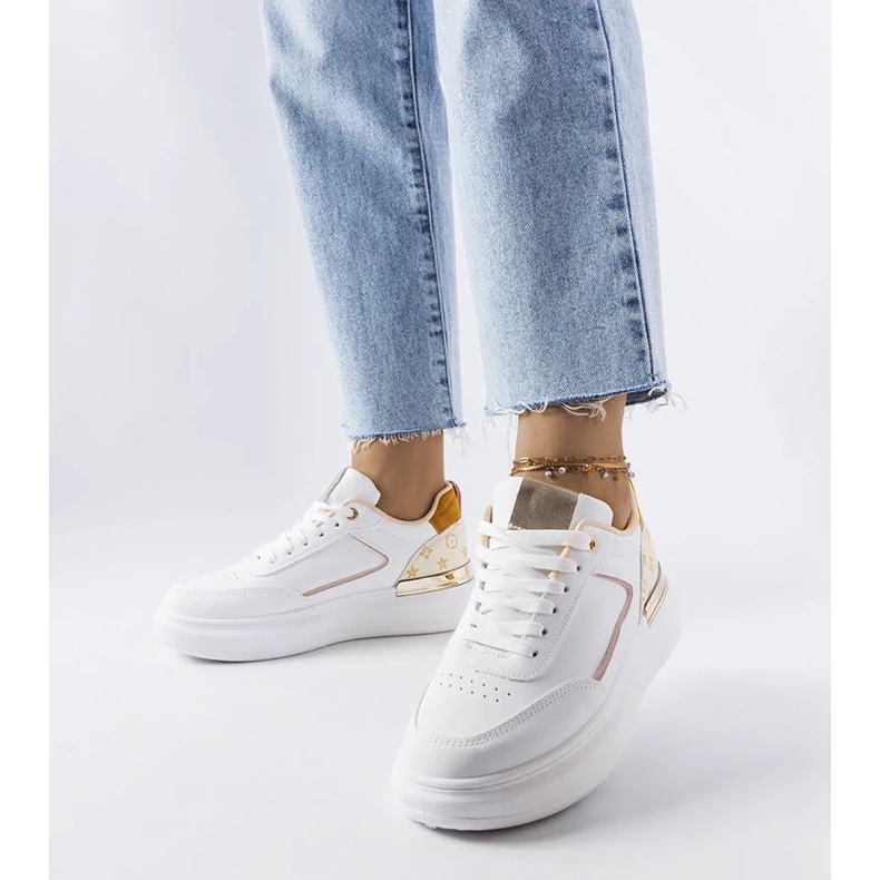 D/GMR Zapatillas blancas con inserciones beige de Margarita. blanco 2 D/GMR Zapatillas blancas con inserciones beige de Margarita. blanco 2