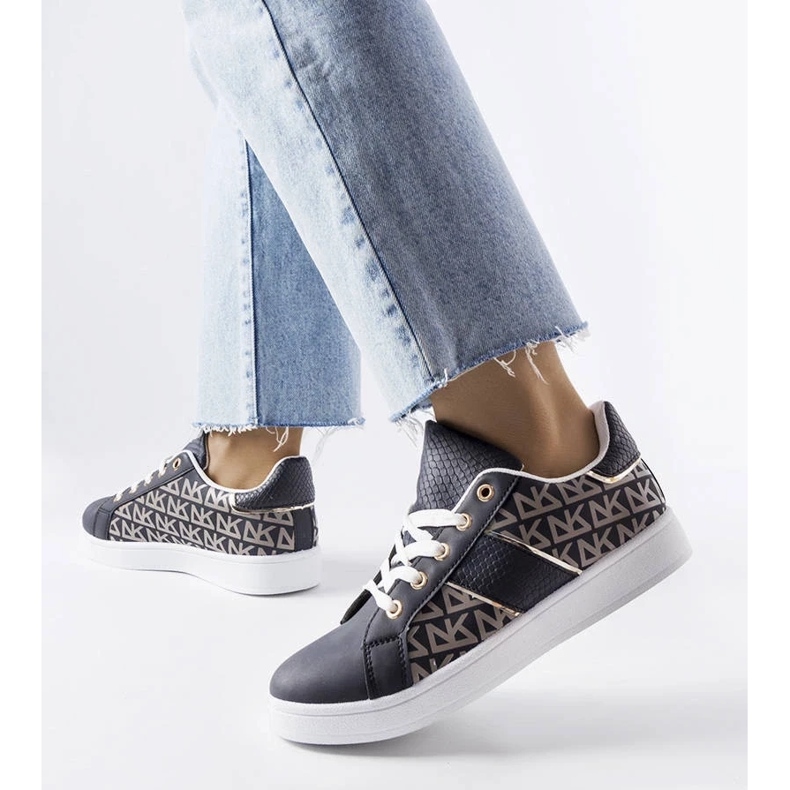 D/GMR Zapatillas deportivas azul marino decoradas con el monograma Bolduc 2 D/GMR Zapatillas deportivas azul marino decoradas con el monograma Bolduc 2