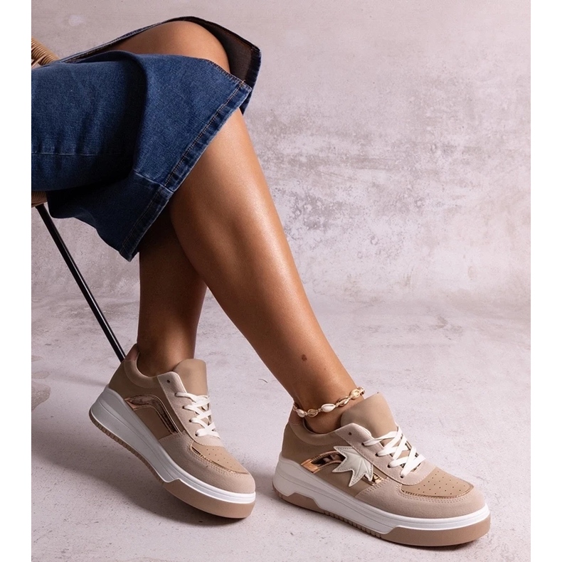 D/GMR Zapatillas beige con aplicación de espejo de Kollins 2 D/GMR Zapatillas beige con aplicación de espejo de Kollins 2