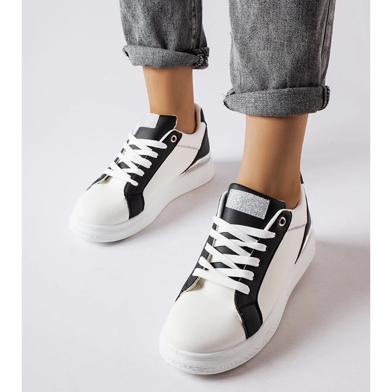 D/GMR Zapatos blancos y negros con detalles plateados de Palais 1