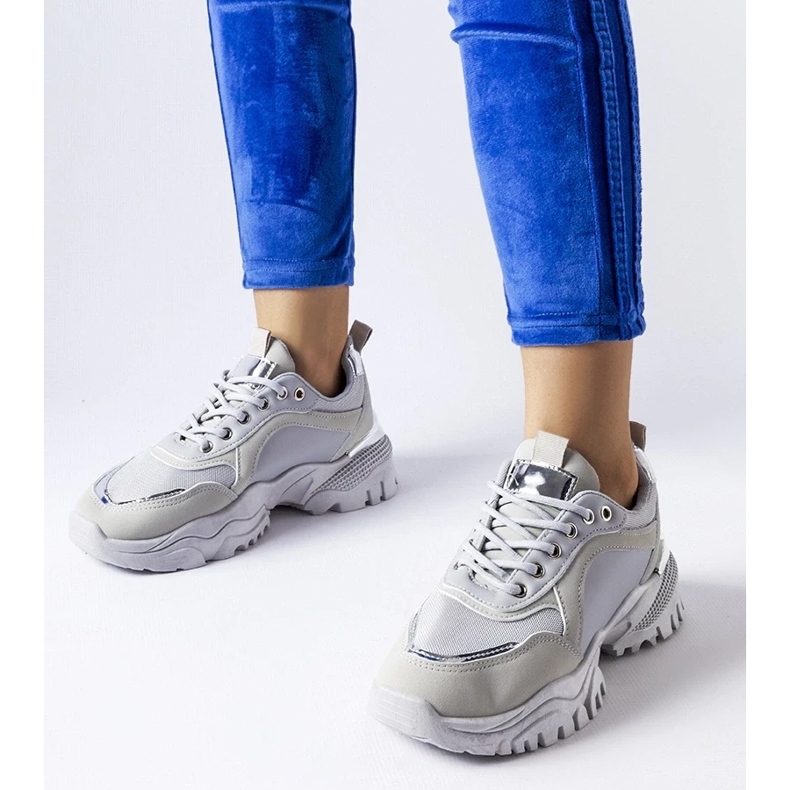 D/GMR Zapatillas grises con detalles plateados de Lodgeville. 1