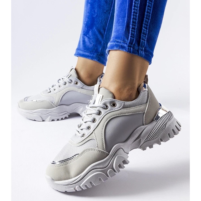 D/GMR Zapatillas grises con detalles plateados de Lodgeville. 2