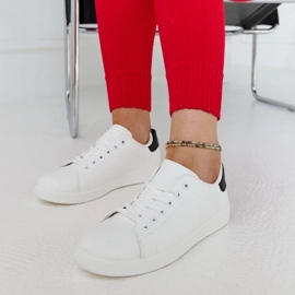 D/GMR Zapatillas blancas en la plataforma birikti con un elemento negro blanco 2 D/GMR Zapatillas blancas en la plataforma birikti con un elemento negro blanco 2