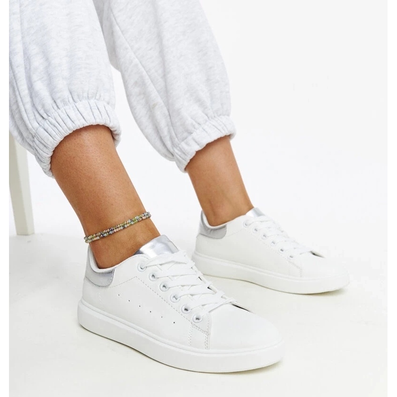 D/GMR Zapatillas blancas y plateadas en la plataforma Ariam blanco 1