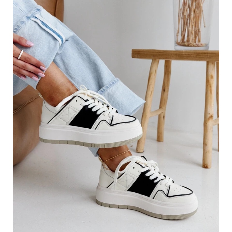 Zapatillas de cuero blanco y blanco en la suela gruesa de Abrar 2