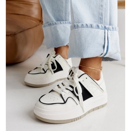 Zapatillas de cuero blanco y blanco en la suela gruesa de Abrar 3