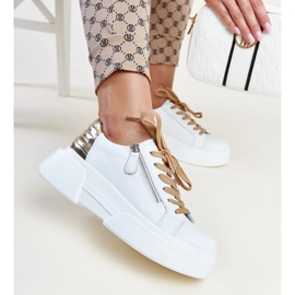Zapatillas de cuero blanco y dorado atyaf 3